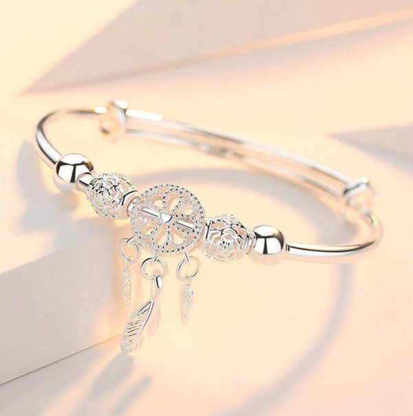 Stunning Bracelet - Look Like A Dazzling Superstar & Live Your Dreams!